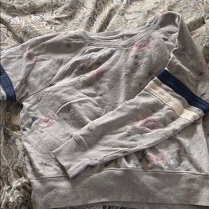 Adorable pullover top.